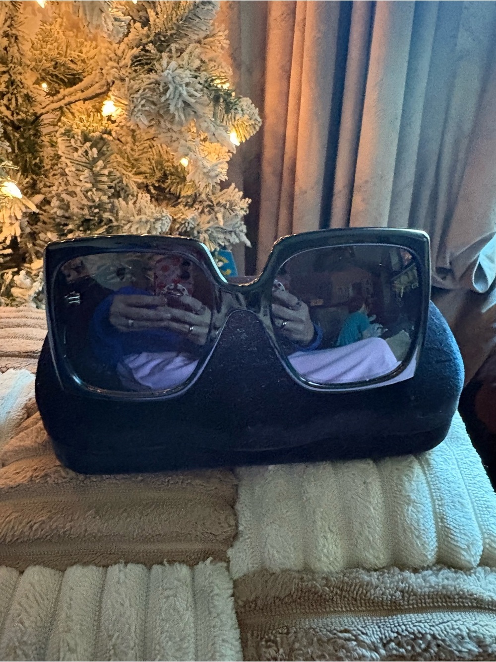 Gucci Oversized Square Black Sunglasses - Picture 3 of 10